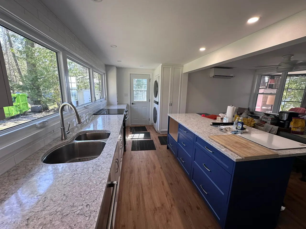 Window-wall kitchen by MATCON INC.