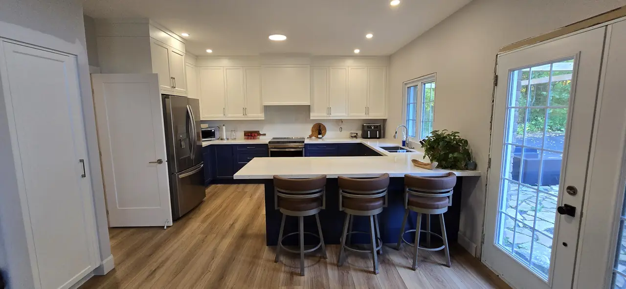 Blue island kitchen by MATCON INC.